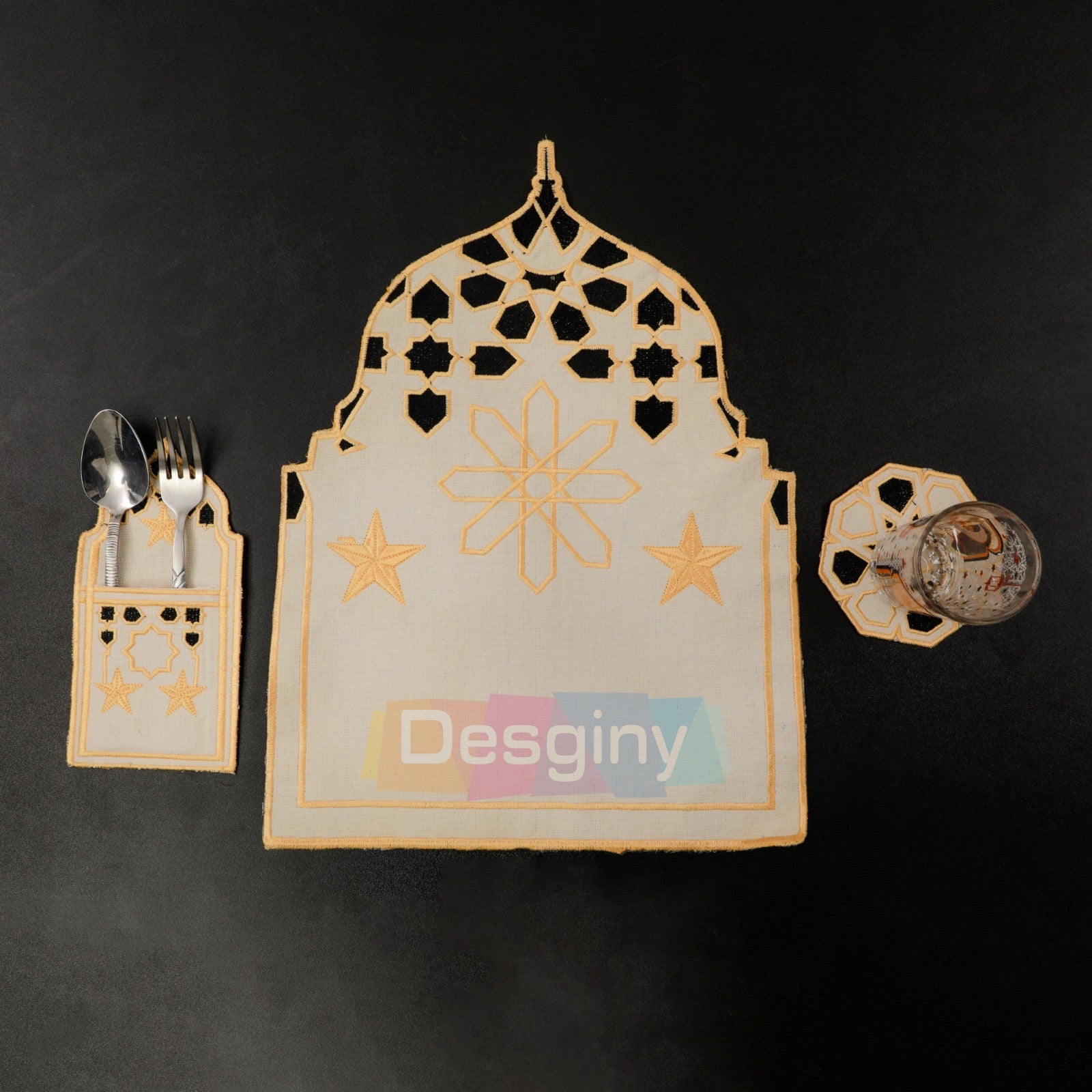 طقم سفرة مطرز بجلد مستورد بارز - Embroidered dining table set with raised imported leather