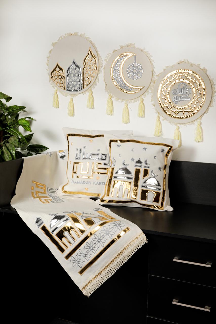 طقم رانر و٢ كفر كوشن تطريز - Embroidered runner & 2 cushion cover set
