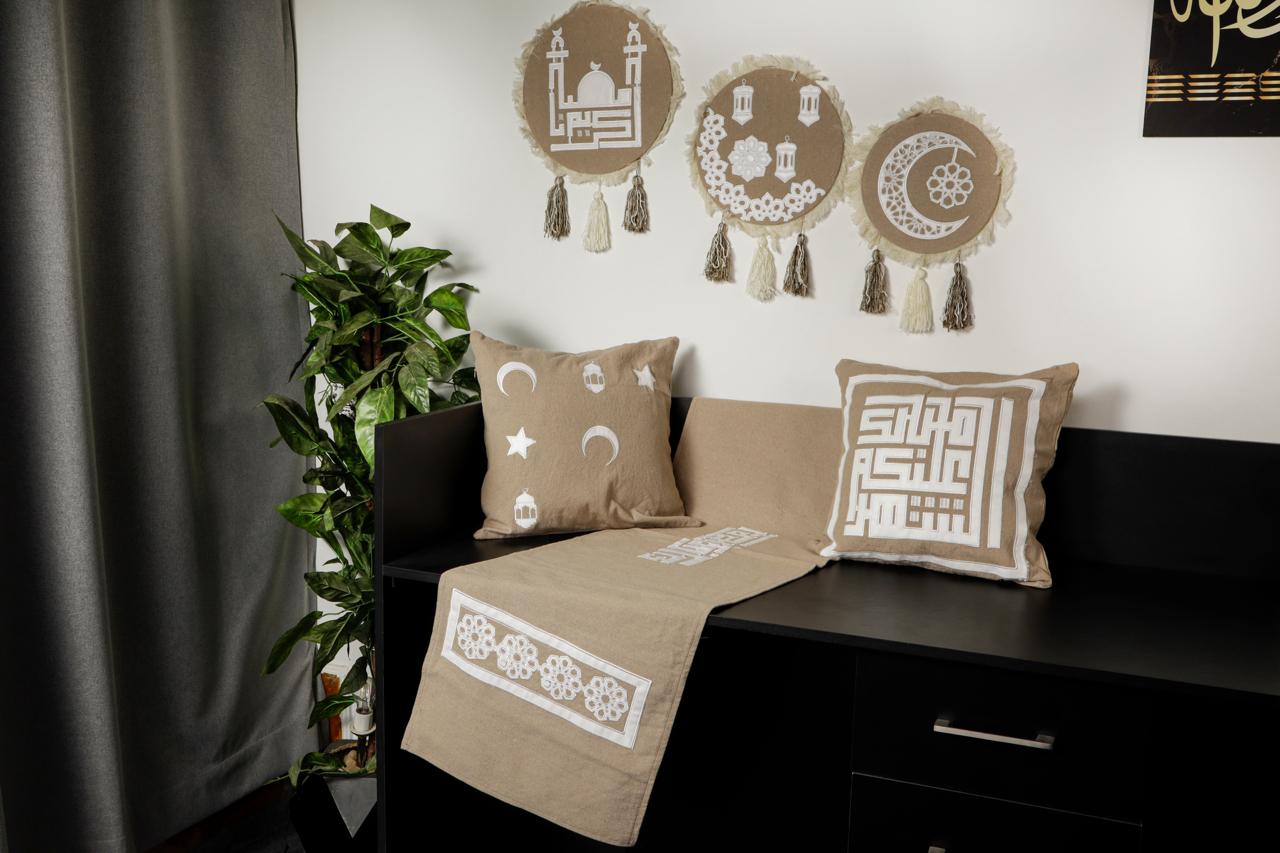 طقم رانر و٢ كفر كوشن تطريز - Embroidered runner & 2 cushion cover set