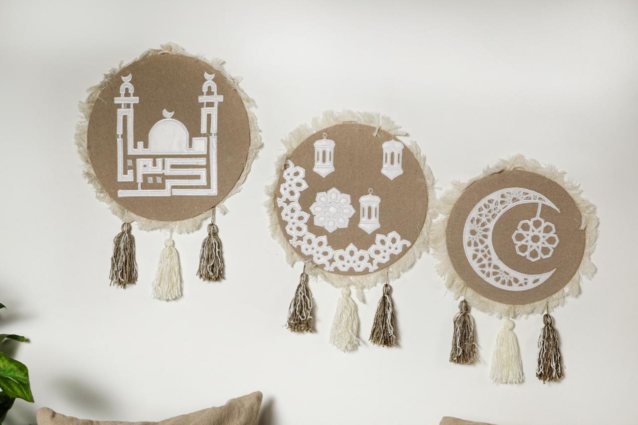 طقم رانر و٢ كفر كوشن تطريز - Embroidered runner & 2 cushion cover set