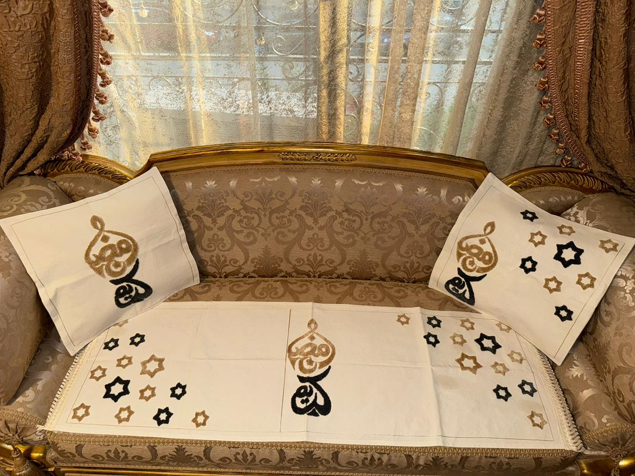 طقم رانر و٢ كفر كوشن تطريز - Embroidered runner & 2 cushion cover set