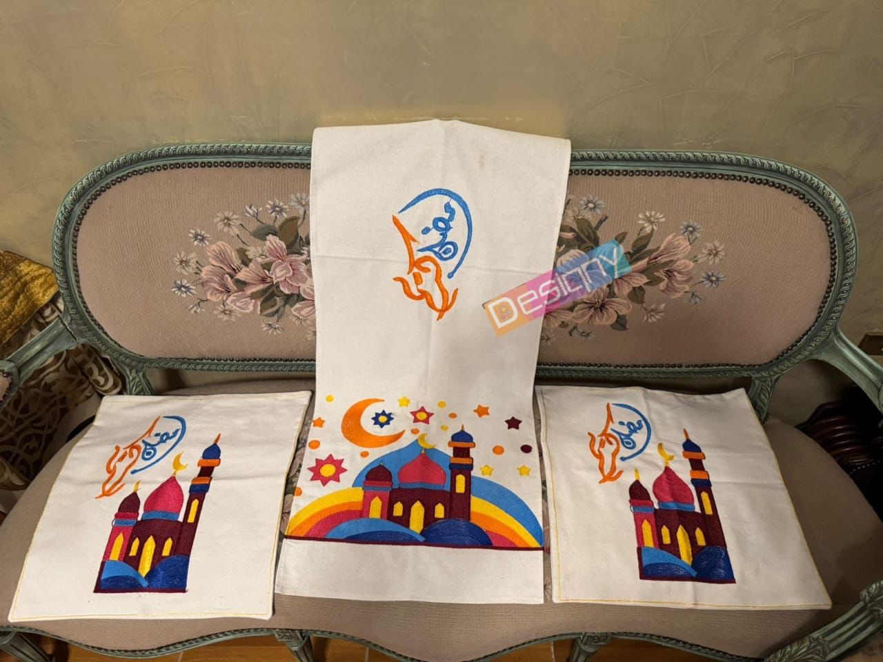طقم رانر و٢ كفر كوشن تطريز - Embroidered runner & 2 cushion cover set
