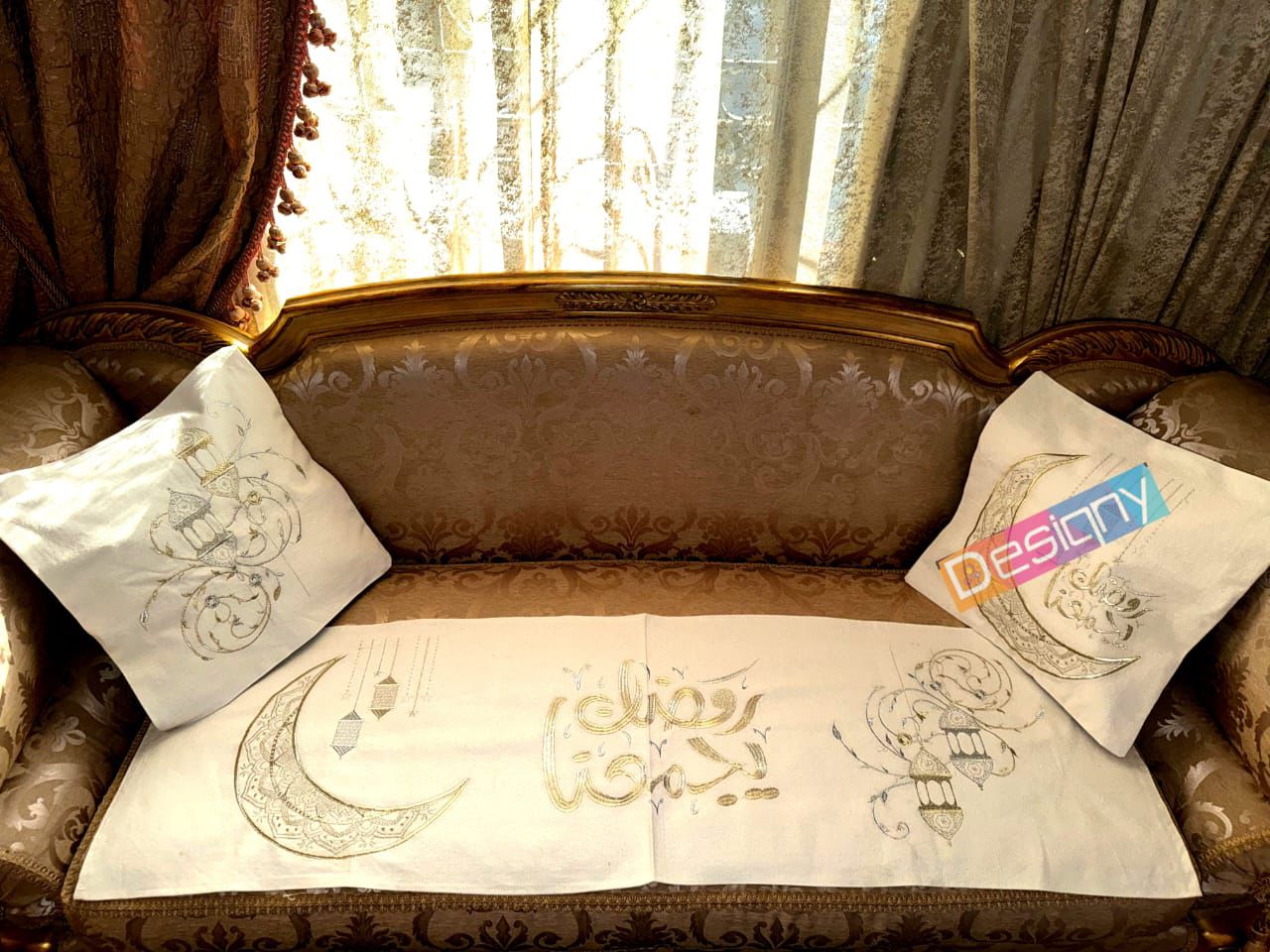 طقم رانر و٢ كفر كوشن تطريز - Embroidered runner & 2 cushion cover set