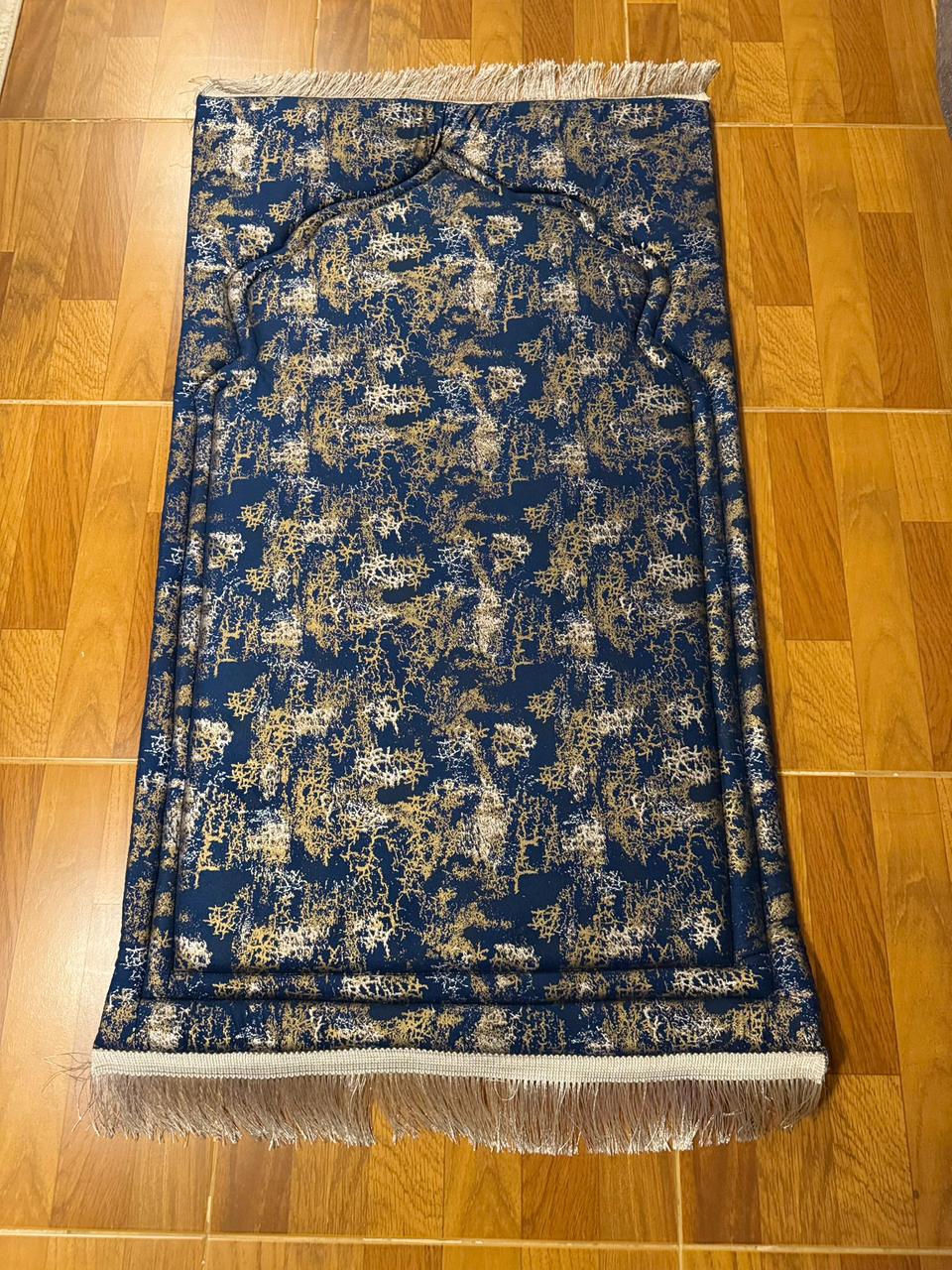 مصلية قطيفة مبطنة - Padded velvet prayer mat