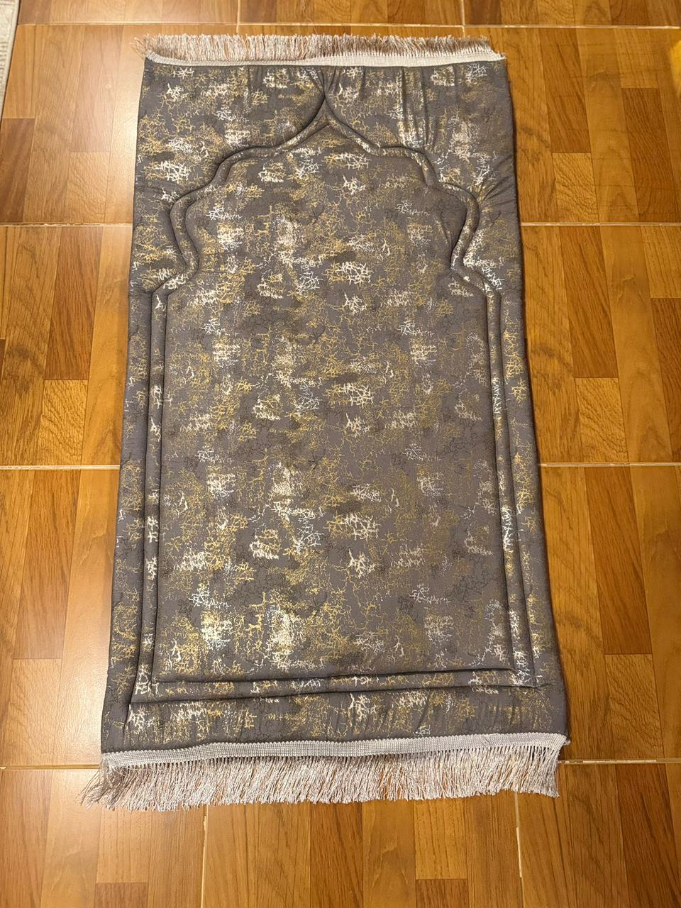 مصلية قطيفة مبطنة - Padded velvet prayer mat