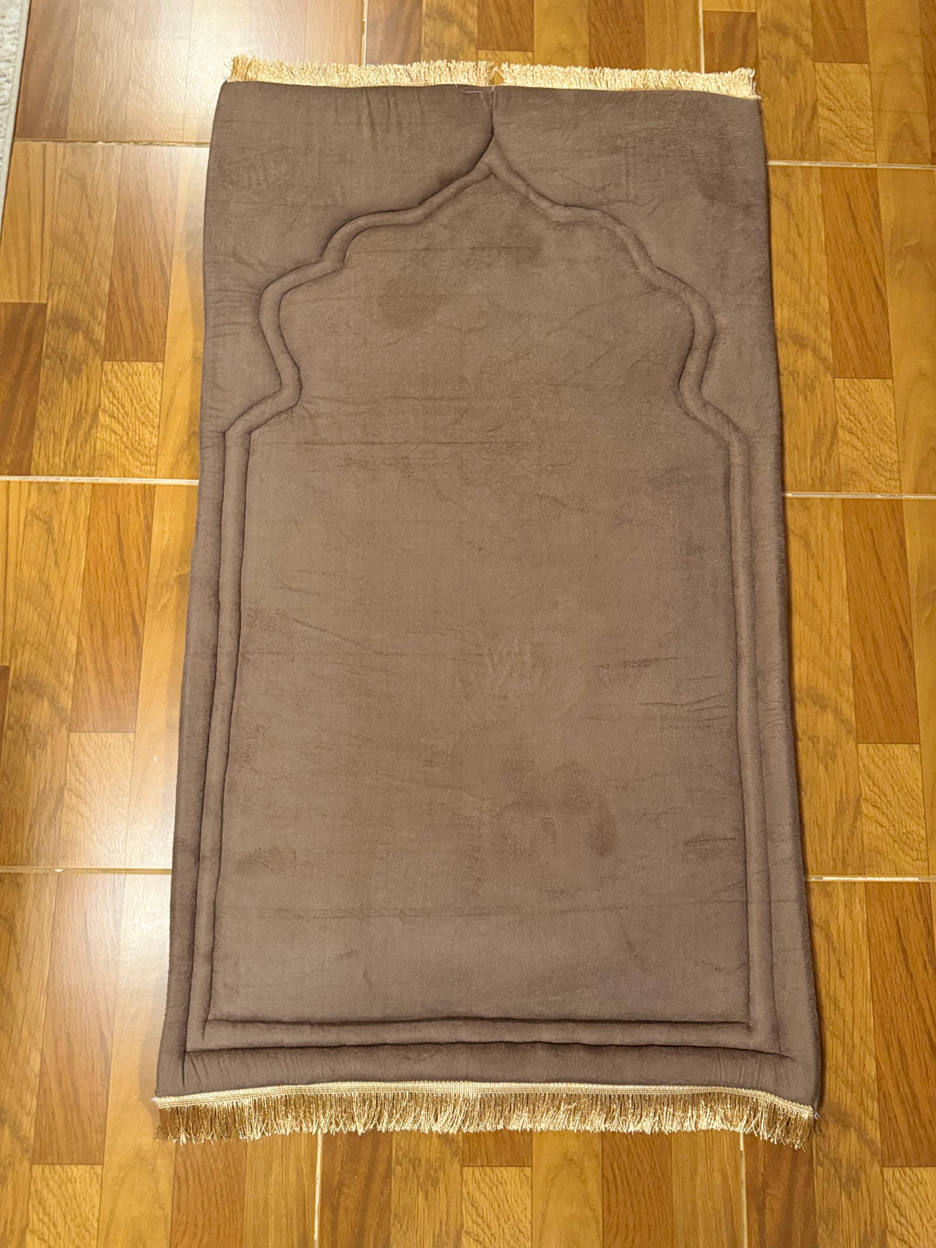مصلية قطيفة مبطنة - Padded velvet prayer mat