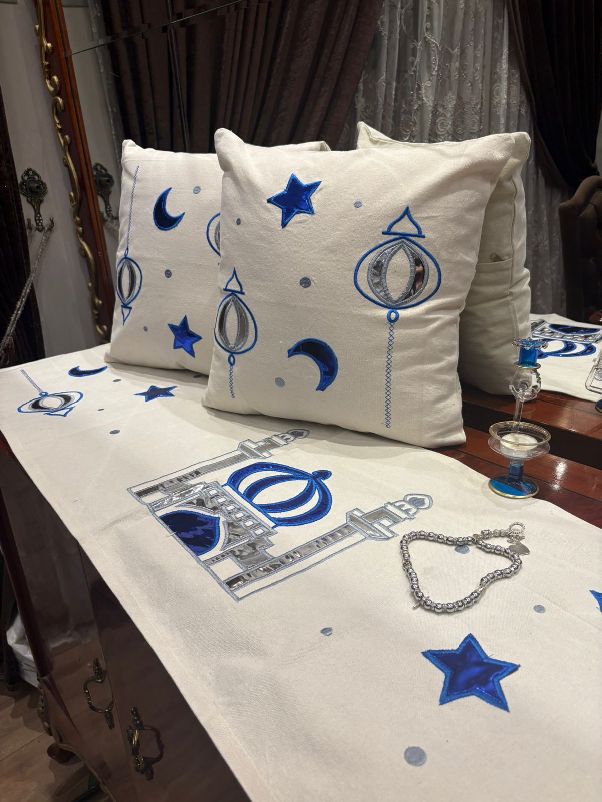 طقم رانر و٢ كفر كوشن تطريز - Embroidered runner & 2 cushion cover set