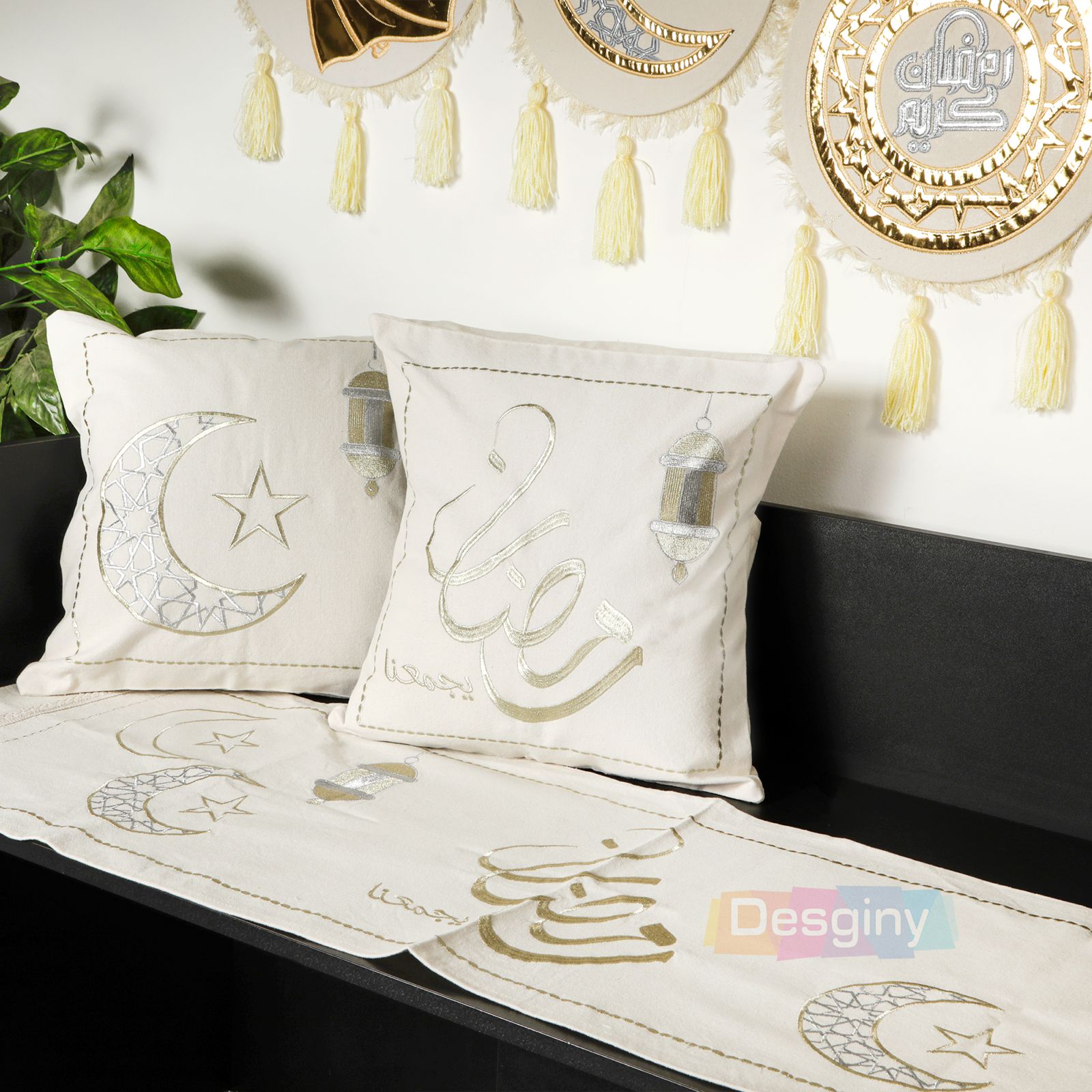 طقم رانر و٢ كفر كوشن تطريز - Embroidered runner & 2 cushion cover set