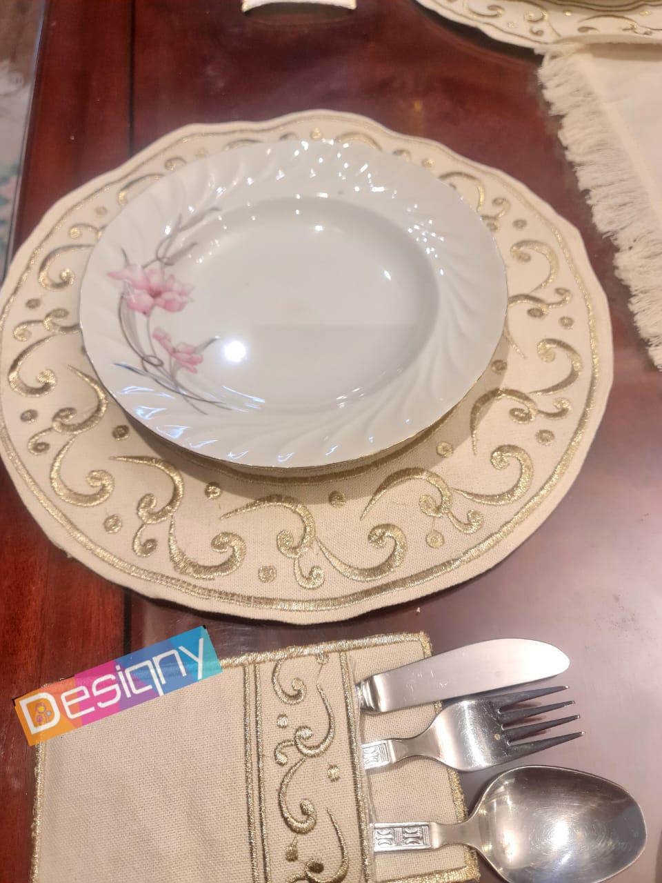 طقم سفرة مطرز بتصميم أنيق - Embroidered dining table set with an elegant design