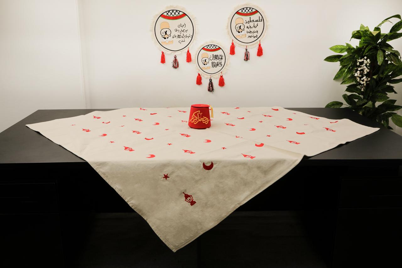 مفرش سفرة أو ليفيج وسط مطرز - Embroidered medium-sized dining tablecloth or table centerpiece