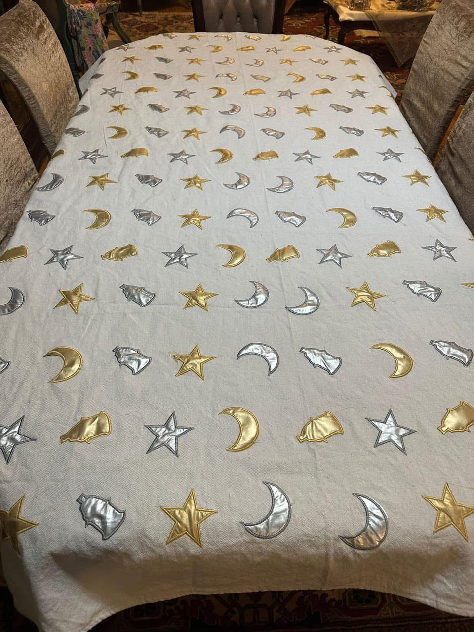 مفرش سفرة كبير مطرز - Large embroidered dining tablecloth