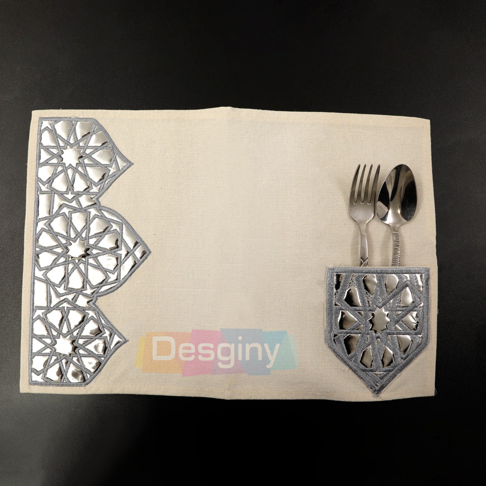 طقم سفرة مطرز بجلد مستورد بارز - Embroidered dining table set with raised imported leather