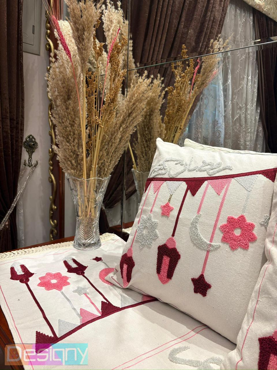 طقم رانر و٢ كفر كوشن تطريز - Embroidered runner & 2 cushion cover set