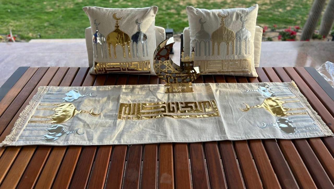 طقم رانر و٢ كفر كوشن تطريز - Embroidered runner & 2 cushion cover set